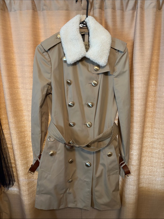 Burberry Jackets & Blazers - EUC Burberry Sandringham Tan Trench Coat with Shearling Collar size 8